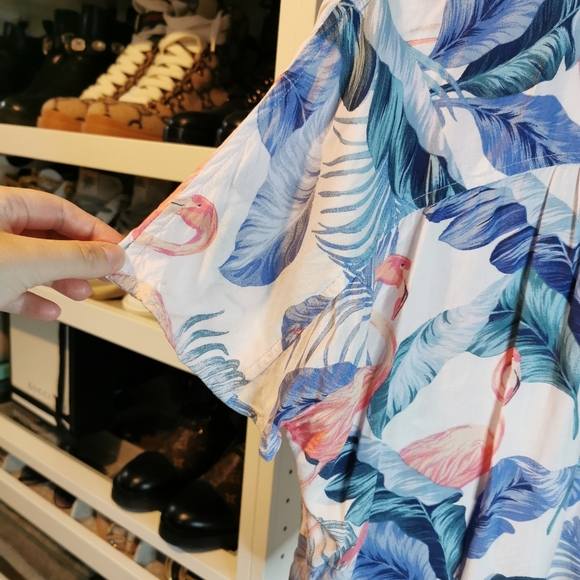 ๐ฆฉAE flamingo cropped knot shirt M - Picture 5 of 7